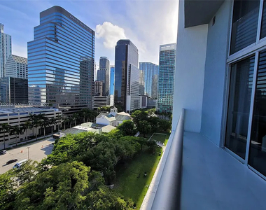 495 Brickell Avenue - Photo Thumbnail 5