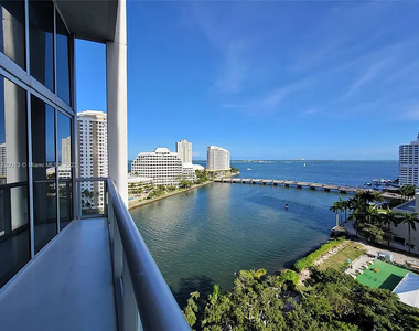 495 Brickell Avenue - Photo Thumbnail 3