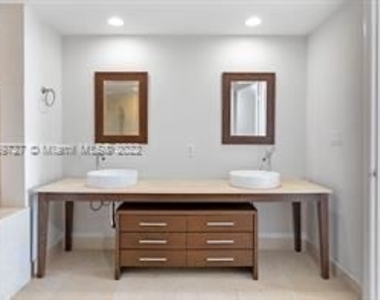 465 Brickell Ave Apt 2503 - Photo Thumbnail 7