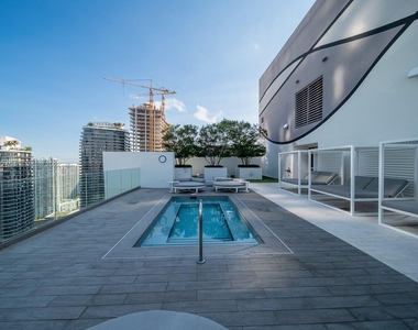 1010 Brickell Ave - Photo Thumbnail 13