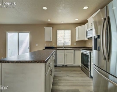 2384 R Sierra Springs Drive - Photo Thumbnail 9