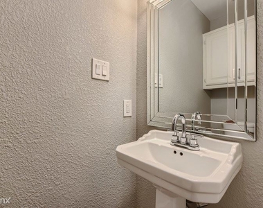 207 Tanglewood Dr Unit - Photo Thumbnail 18