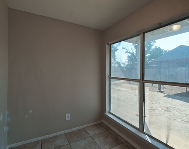 2920 Kendale Dr - Photo Thumbnail 2