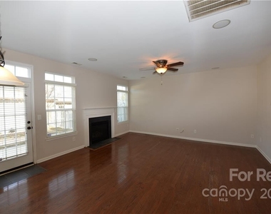 11439 Potters Row - Photo Thumbnail 6