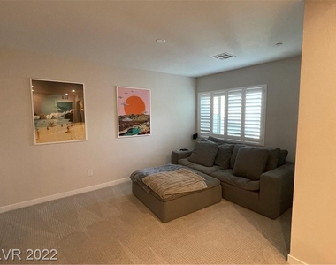 9262 Desert Pearl Avenue - Photo Thumbnail 12