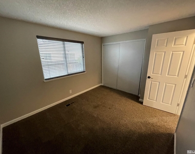 915 Emerson Way - Photo Thumbnail 11