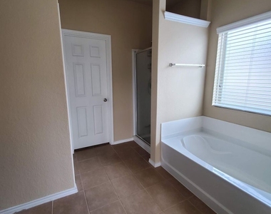 6010 Upland View - Photo Thumbnail 5