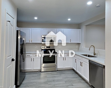 15636 W Port Au Prince Ln - Photo Thumbnail 2