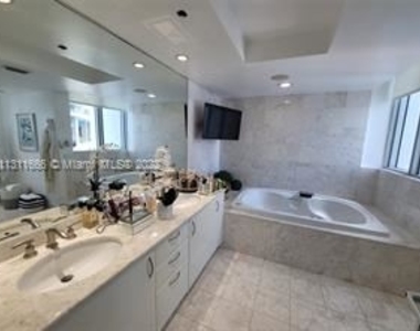 1331 Brickell Bay Dr Apt 1402 - Photo Thumbnail 4