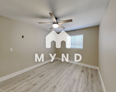 921 S Val Vista Dr Unit 86 - Photo Thumbnail 16