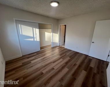 7511 Norton Ave - Photo Thumbnail 22