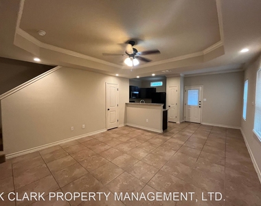 7010 Lakeview Dr #102 - Photo Thumbnail 4