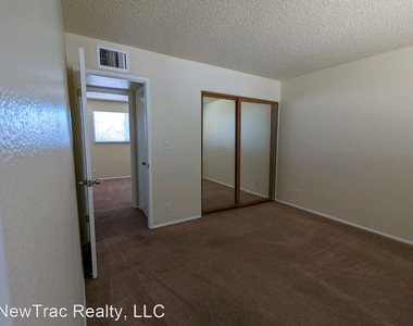 3208 W Willow Ave - Photo Thumbnail 12