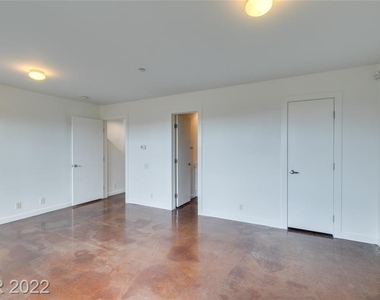 1194 Carson Avenue - Photo Thumbnail 5