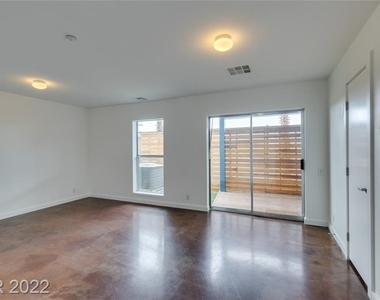 1194 Carson Avenue - Photo Thumbnail 3