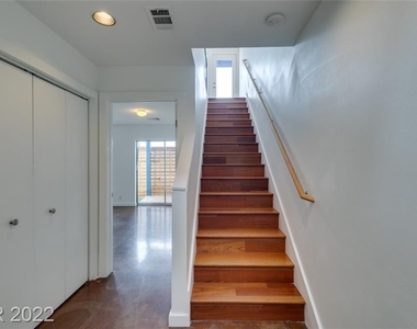 1194 Carson Avenue - Photo Thumbnail 2