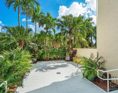 500 Se Mizner Boulevard - Photo Thumbnail 1