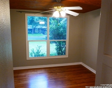 147 Brees Blvd - Photo Thumbnail 10