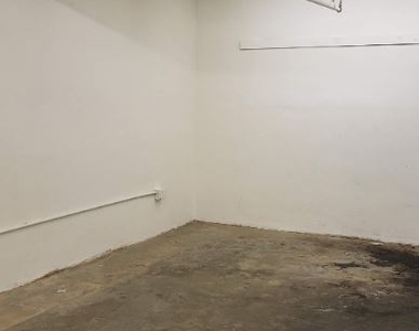 2334 E Cesar Chavez Ave Basement - Photo Thumbnail 8