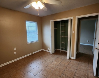 8605 Southaven Circle West - Photo Thumbnail 1