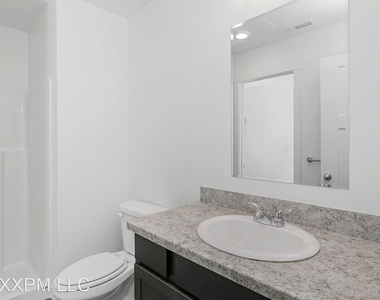 16847 N Macabee Beach Ln, #2 - Photo Thumbnail 9