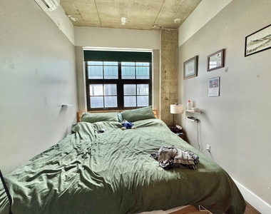 187 Kent Avenue - Photo Thumbnail 3