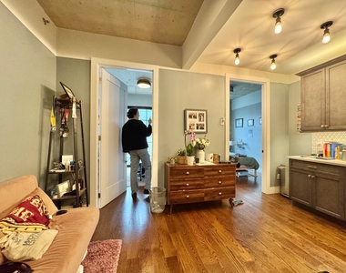 187 Kent Avenue - Photo Thumbnail 2