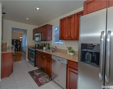 2303 Alexander Place - Photo Thumbnail 5