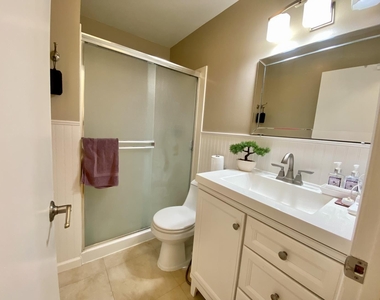 2590 Knightsbridge Ln - Photo Thumbnail 8