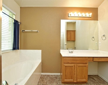 3240  Arroyo Bluff Ln - Photo Thumbnail 11