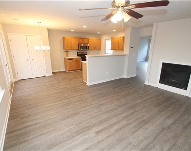 202 Picadilly Pl - Photo Thumbnail 3