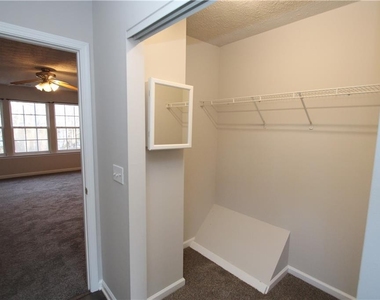 202 Picadilly Pl - Photo Thumbnail 21