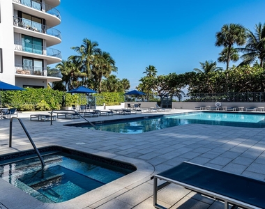 8877 Collins Ave - Photo Thumbnail 25