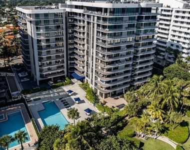 8877 Collins Ave - Photo Thumbnail 23