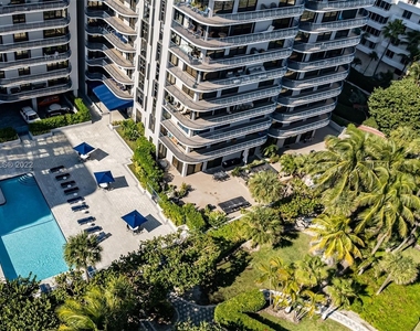 8877 Collins Ave - Photo Thumbnail 24