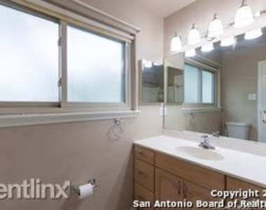 5623 Granger Pl - Photo Thumbnail 11