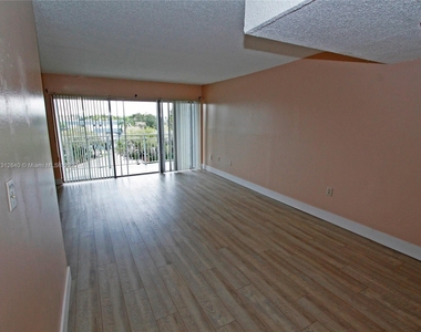 9351 Fontainebleau Blvd - Photo Thumbnail 4