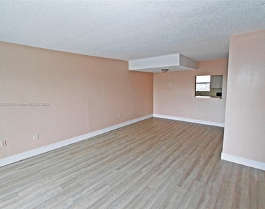 9351 Fontainebleau Blvd - Photo Thumbnail 7