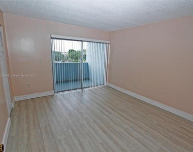 9351 Fontainebleau Blvd - Photo Thumbnail 17