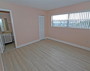 9351 Fontainebleau Blvd - Photo Thumbnail 12