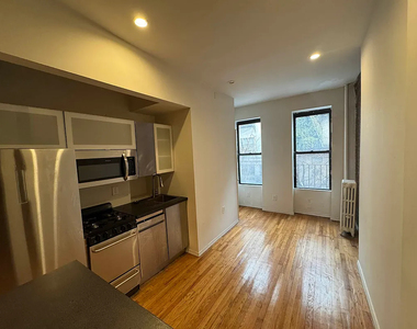 451 West 46th Street - Photo Thumbnail 5