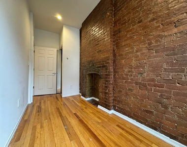 451 West 46th Street - Photo Thumbnail 12
