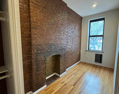 451 West 46th Street - Photo Thumbnail 7