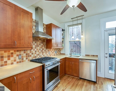 421 K St Ne - Photo Thumbnail 8