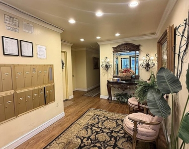 343 West 51st Street - Photo Thumbnail 4