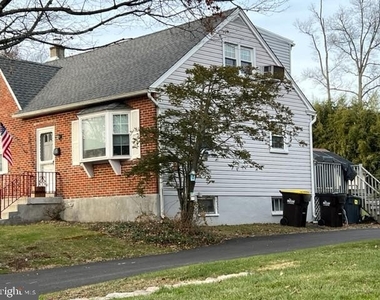 43 Chapman Avenue - Photo Thumbnail 3