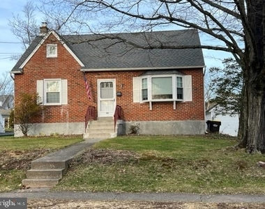 43 Chapman Avenue - Photo Thumbnail 1