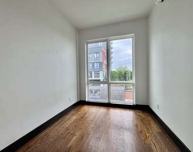 340 Irving Avenue - Photo Thumbnail 3