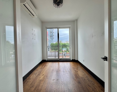 340 Irving Avenue - Photo Thumbnail 4
