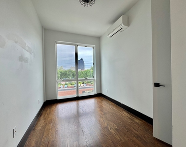 340 Irving Avenue - Photo Thumbnail 2
